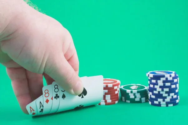 Tải Sunwin – Phân Biệt Xì Tố Và Poker Dễ Dàng, Đơn Giản Điểm khác nhau giữa 2 trò chơi